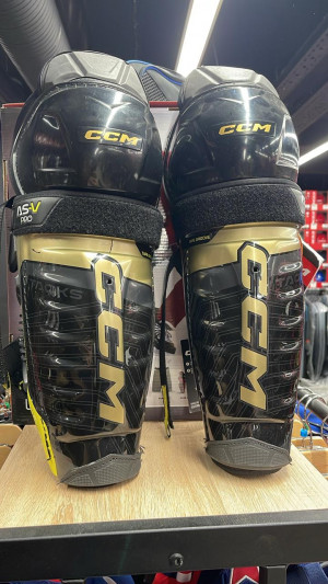 Щитки CCM Tacks AS-V Pro SR (новые, трещина на пластике) 