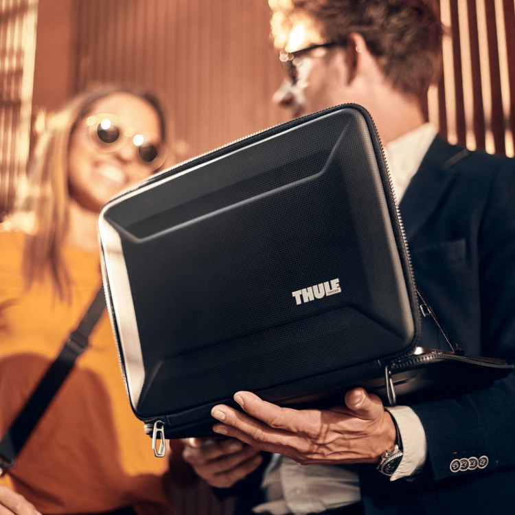 Thule gauntlet macbook pro outlet