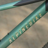 Велосипед Alpinebike Prime 10 29" туманный зеленый рама: M/L (ЕТТ 615) (2026) - Велосипед Alpinebike Prime 10 29" туманный зеленый рама: M/L (ЕТТ 615) (2026)
