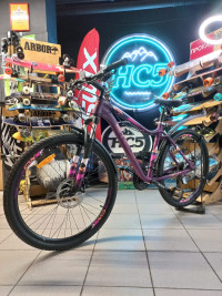 Велосипед Stels Miss-7500 D 27.5" V010 (м) темно-пурпурный рама: 18" (новый, гидрав.тормоза)