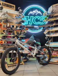 Велосипед Stark Madness BMX Race серебристый/черный (Демо-товар, состояние идеальное)