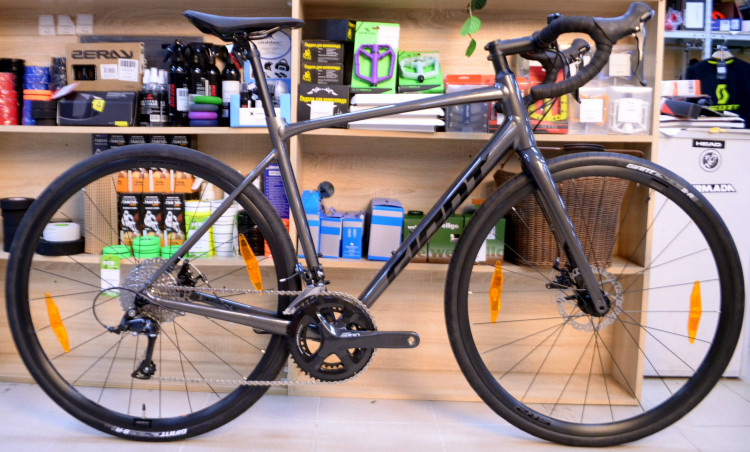 Giant contend 3 black sales