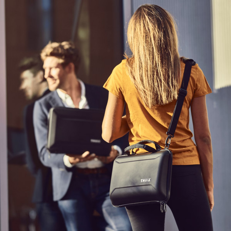 Thule gauntlet macbook 2025